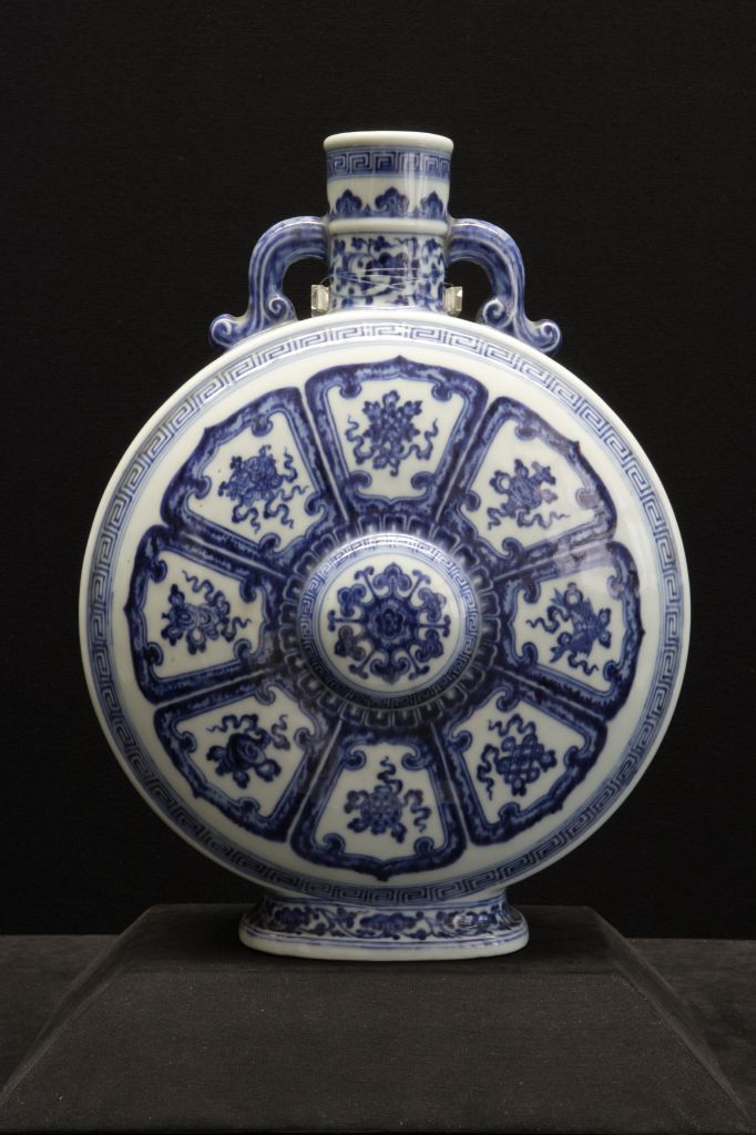 图片[1]-Blue and white pot with eight treasures-China Archive